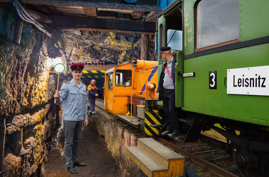 Fahrt mit der historischen Windbergbahn zum Schloss Burgk und Führung im Besucherbergwerk.