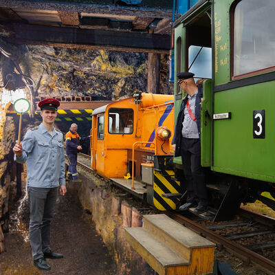 Fahrt mit der historischen Windbergbahn zum Schloss Burgk und Führung im Besucherbergwerk.