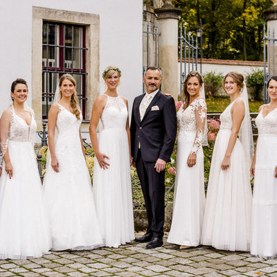 Dienstleister der Hochzeitsbranche präsentieren sich und beraten rund um das Thema Heiraten.