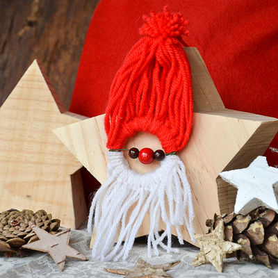 Auf Schloss Burgk sind alle kleinen kreativen Köpfe eingeladen, Weihnachtsbaumschmuck zu basteln.