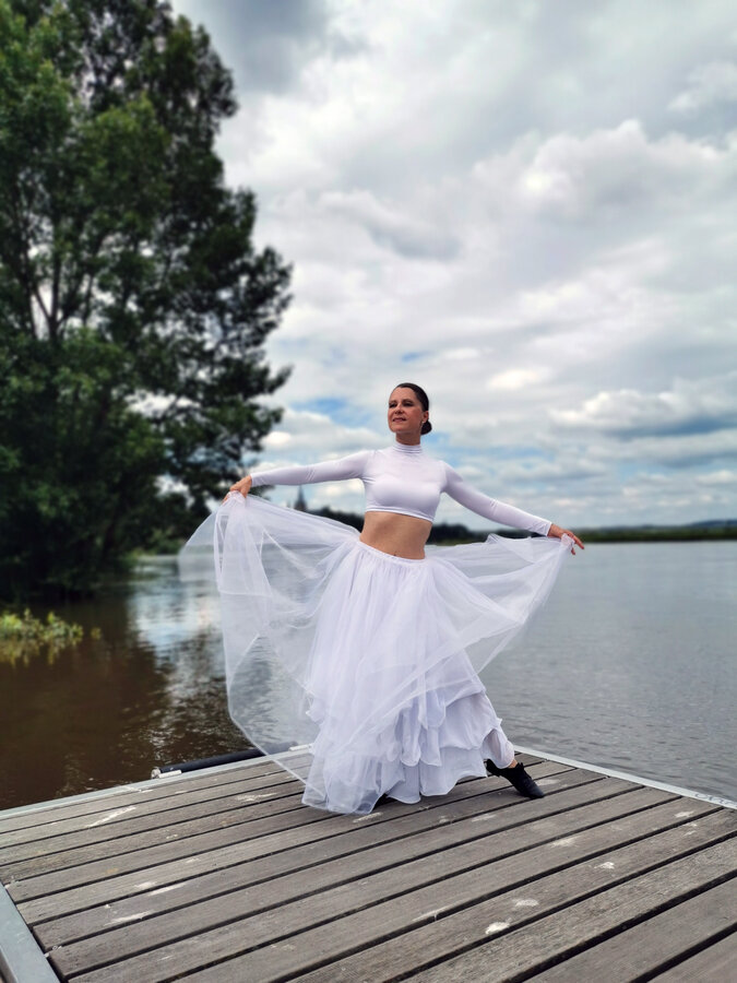 Eine Veranstaltung im Rahmen der Kultur(All)Tage mit Anna Ameno (Tanz), Andrea Dorschner (E-Harfe) und Matthias Baumgart (Saxophon).